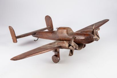 null Model plane in wood and metal

Dimensions: 42 x 64 x 15 cm

Worn