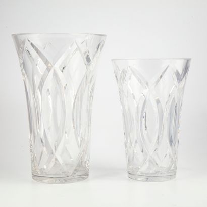 null Deux vases assortis en cristal taillé de tailles différentes

H. 30 et 25 cm...
