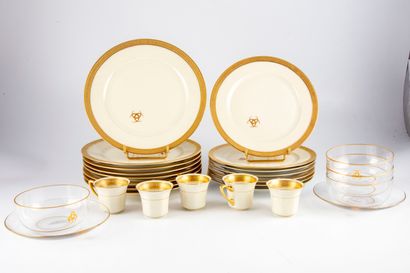 null 
Manufacture ROSENTHAL 





Set of ivory colored porcelain with golden border....