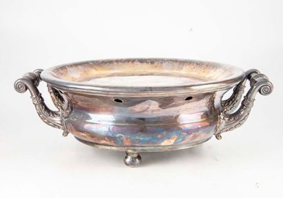 null Silver plated two-handled dish warmer

H. 10 cm ; L. 32 cm 

(Small dents)