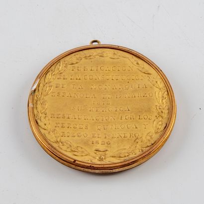 null Gilded metal medallion decorated with a bas relief and inscribed on the reverse...