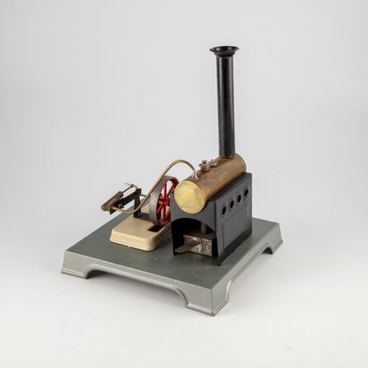 null Miniature model of a steam engine for children in sheet metal. 

H. 17 cm ;...