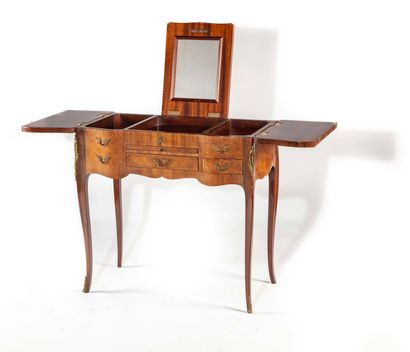 null Veneered dressing table with flower marquetry decoration. It opens with small...
