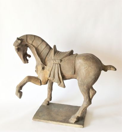 Statuette de cheval en céramique dans le...