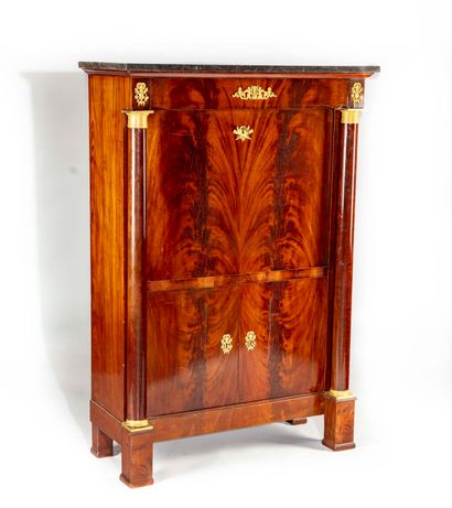 null Mahogany desk with detached columns, opening with two leaves, a drawer and a...