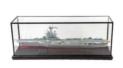 null Grande maquette du Porte-avions nucléaire CHARLES DE GAULLE en bois et plastique,...