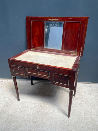 null A veneered men's dressing table opening with three brass-moulded drawers in...
