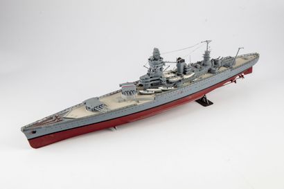 null Small plastic warship model hand-assembled

Dimensions: 55 x 08 x 17 cm

Ac...