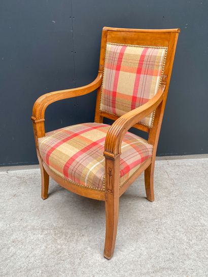null Armchair of style in fruitwood 

92x57x40cm

Worn