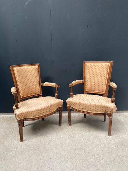 null Pair of armchairs in natural wood with tile backs, armrests and fluted legs

Louis...