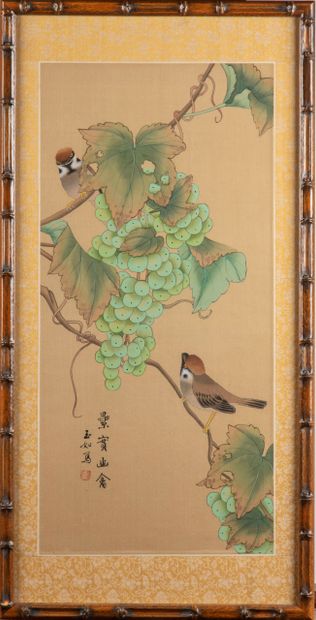 null CHINE

Ensemble de quatre estampes sur soie présentant des oiseaux

48,5 x 23...