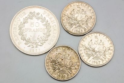 null Lot comprenant 4 pièces de 50 francs datées 1975, 1977, 1978, et 5 pièces de...