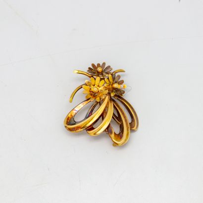 null Small gold brooch with flowers

Weight : 4,7 g.