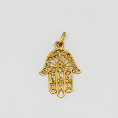 null Hand of Fatima in gold

Weight : 1,5 g.