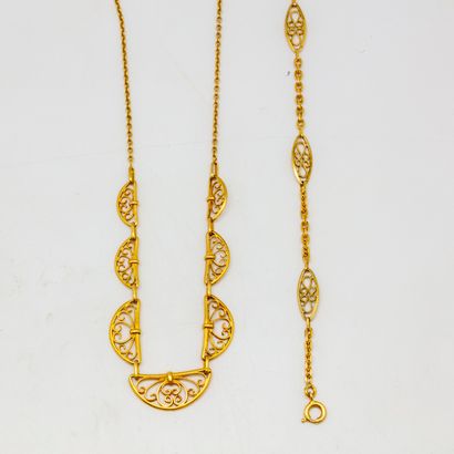 null Yellow gold drapery necklace and bracelet

Weight : 6,9 g.