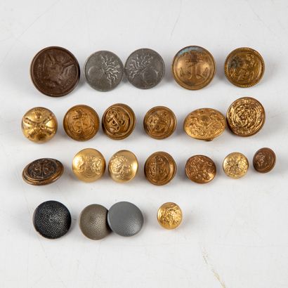null Ensemble de 21 boutons militaires en métal doré et métal argenté comprenant...