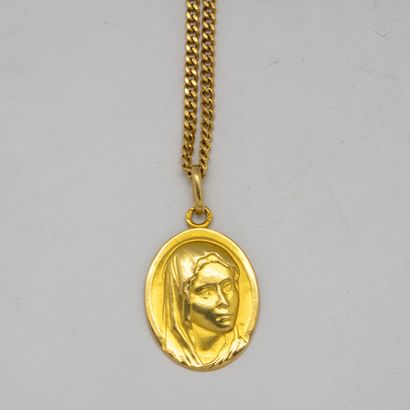 null Medal and chain in yellow gold

Weight : 12 g. approximately