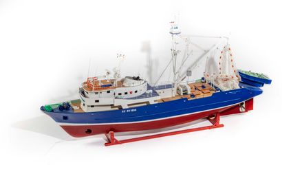 null Large model of the freezer tuna seiner "Prince de Joinville" in wood and plastic

H....