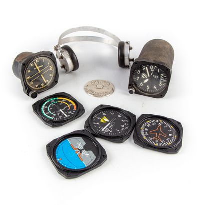 null Aviation measuring instrument set including: 

- an altimeter, Aerosonic Corporation,...