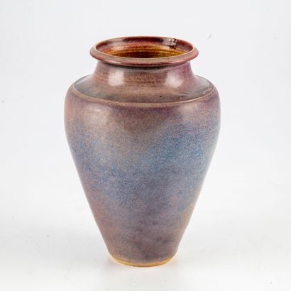null Vase ovoïde en grès à décor émaillé mauve bleuté

H.:18cm