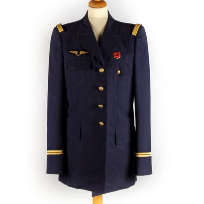 null Air Force Lieutenant's uniform, with its air force reserve officer's patch "vincunt...