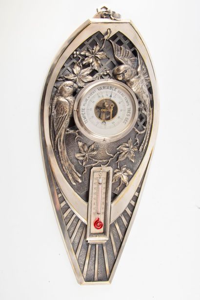 null Baromètre thermomètre en bronze argenté à décor de volatiles 

XXème siècle...