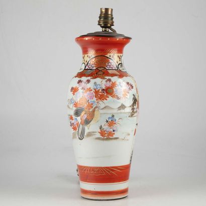 null JAPON - SATSUMA

Vase balustre monté en lampe en porcelaine à décor polychrome

H....