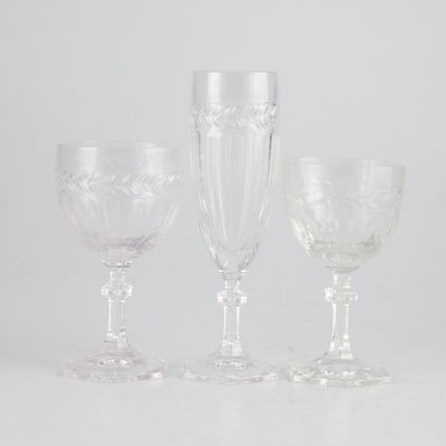 VILLEROY & BOCH Partie de service de verres en cristal et verre comprenant : 

8...