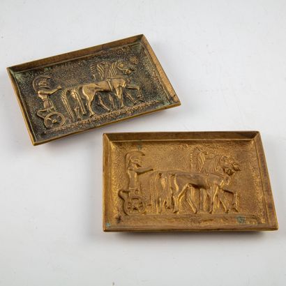 LE VERRIER Max LE VERRIER (1891-1973)

Paire de vide-poches en bronze doré à décor...