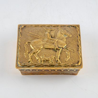 LE VERRIER Max LE VERRIER (1891-1973)

Boîte en bronze à décor d'un cavalier Macédonien

Signée

3...