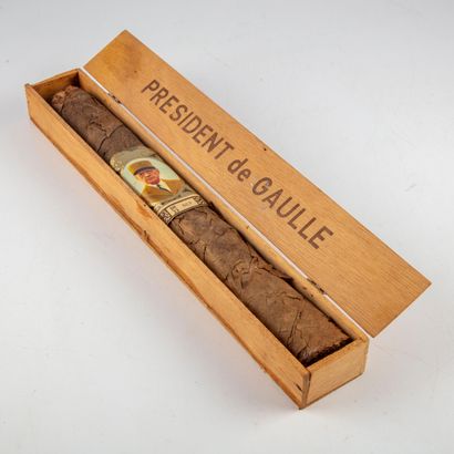 null Cigare Président de Gaulle, 507 size23 

Dans son coffret en bois (taches)

Long...