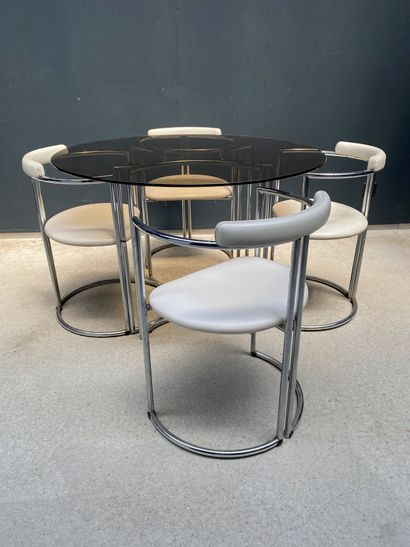 null Suite de quatre chaises en métal chromé, garniture de simili cuir blanc

H.:...