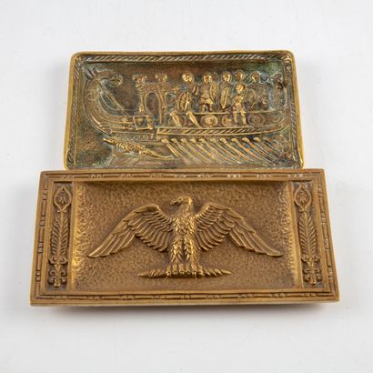 LE VERRIER Max LE VERRIER (1891-1973)

Deux vide-poches en bronze à décor d'une galère...