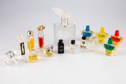 null Lot de flacons de parfums 14 miniatures et un grand