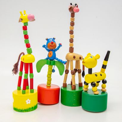 WAKOUVA Wakouwa

Suite de quatre figurines articulées en bois comprenant : girafes,...