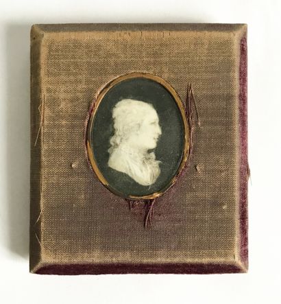 null ECOLE FRANCAISE de la fin du XVIIIe

Portrait d'homme de profil

Miniature en...