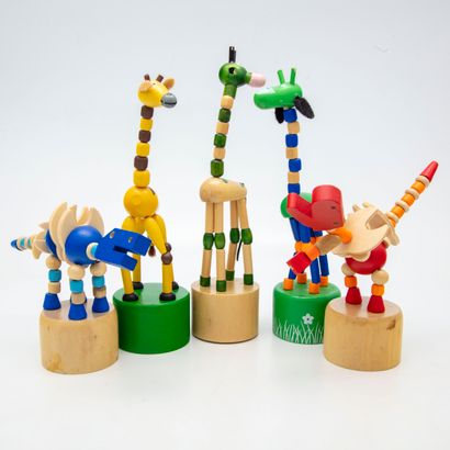 WAKOUVA Wakouwa

Suite de cinq figurines articulées en bois comprenant : girafes...
