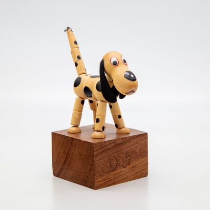 WAKOUVA Wakouwa - Dröl

Figurine articulée en bois peint figurant un chien

Estampillée...
