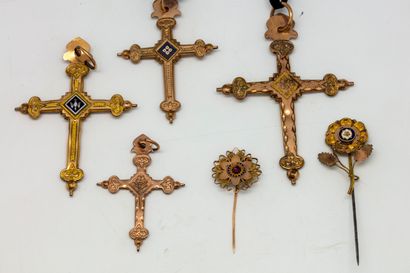 Set of gilded metal crosses and two pins