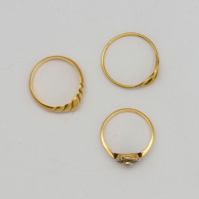 null 3 small rings in yellow gold

Weight : 7,5 g.