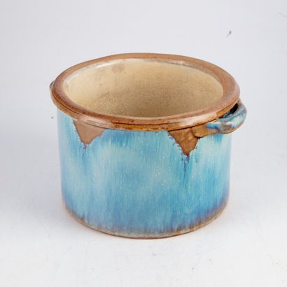 DEUFRENET DUFRÊNET - ORLEANS

Cache-pot en céramique à décor de couleurs bleu

Marqué...