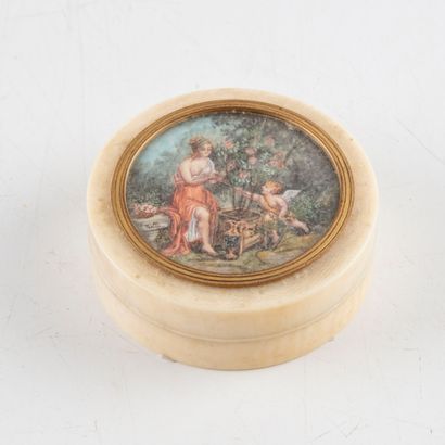 null A round ivory snuffbox decorated on the lid with a miniature after SHALL in...