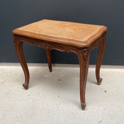 null Natural wood piano stool with carved shell decoration, cane seat

Louis XV style

50...