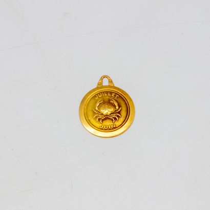 Yellow gold medal with the astrological sign...