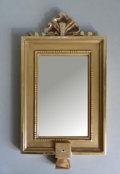 null Rectangular gilded wood mirror with a frieze of pearls. The pediment is decorated...
