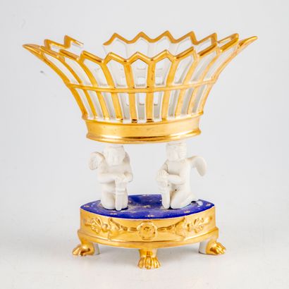 null Paris porcelain shuttle-shaped basket with putti decoration, lion claw base

19th...