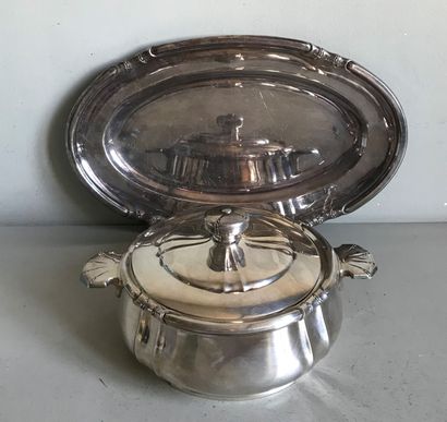 BOULENGER BOULENGER House 

Covered vegetable dish and small oblong dish in silver...