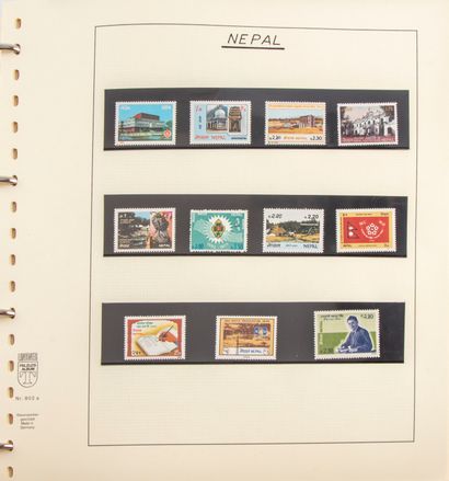 null Ensemble de timbres neufs présentée en deux classeurs dont timbres de la Nouvelle-Calédonie...