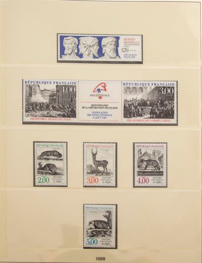 null Collection de timbres France présentée en 8 albums de 1980 à 2010, poste, P.A.,...