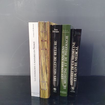 null Ensemble comprenant 5 ouvrages : 

- Yves Devaux, Dix Siècles de reliure, Editions...